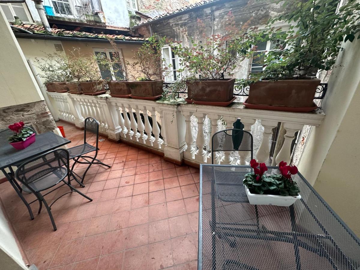 In Centro Lovely Home Лука Екстериор снимка